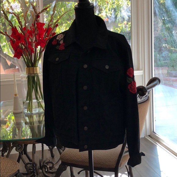 Black Jean jacket with flowers 🌺 - Picture 6 of 6
